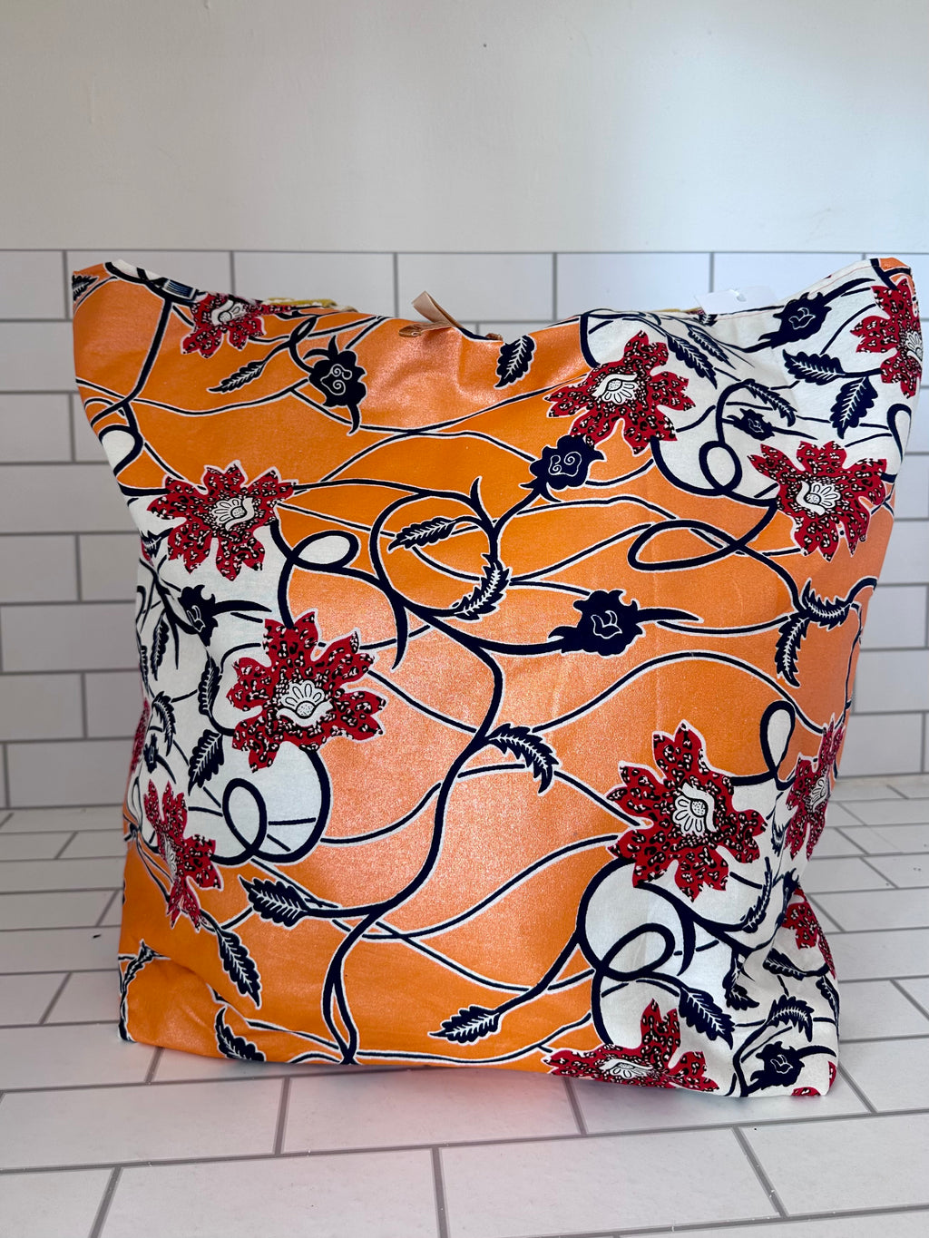 Tote in the City