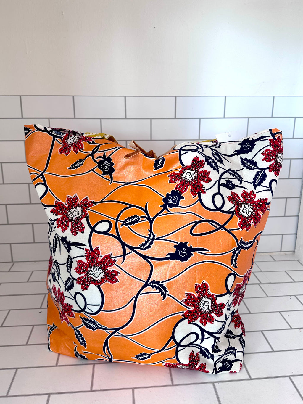 Tote in the City