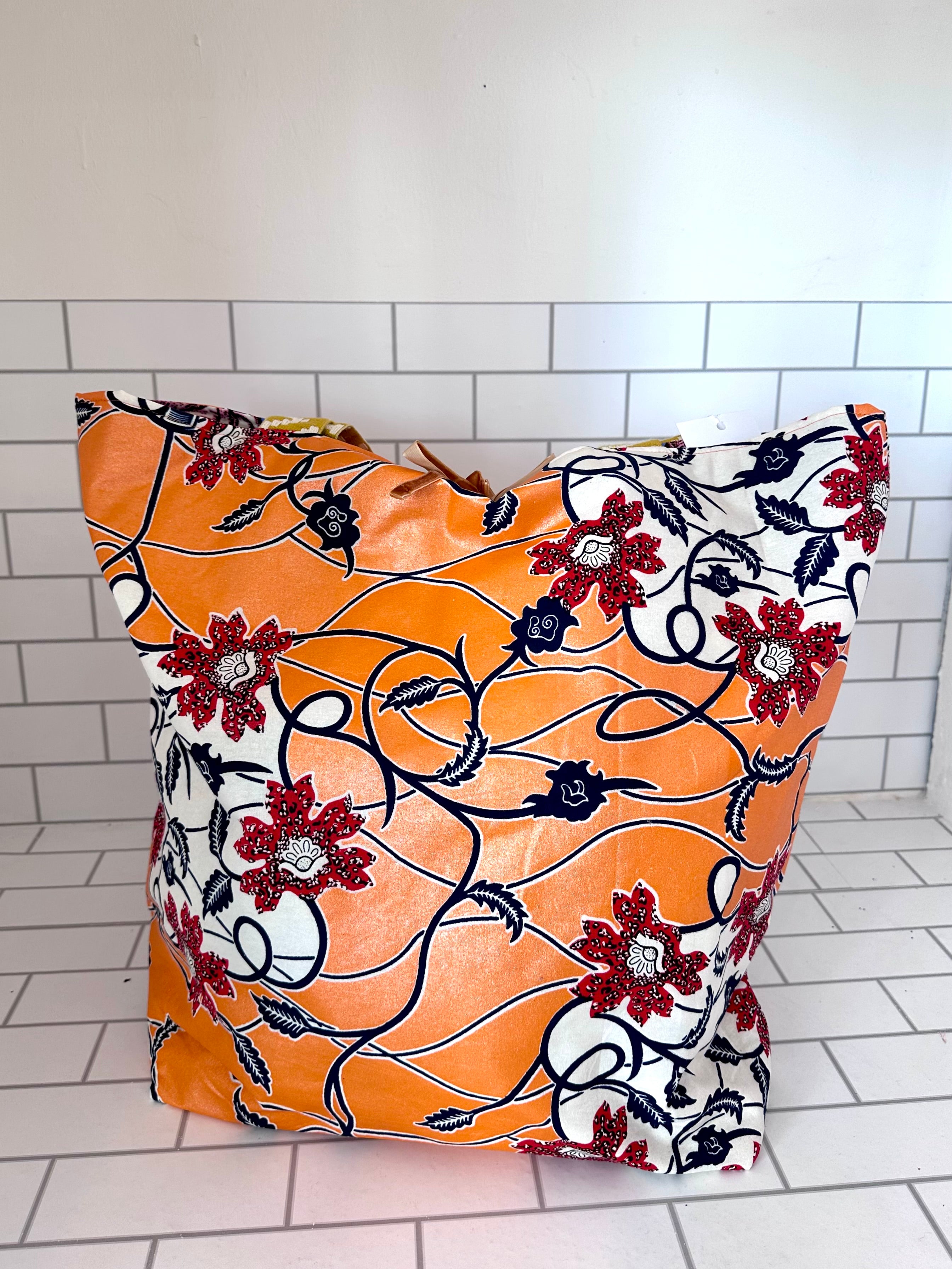 Tote in the City