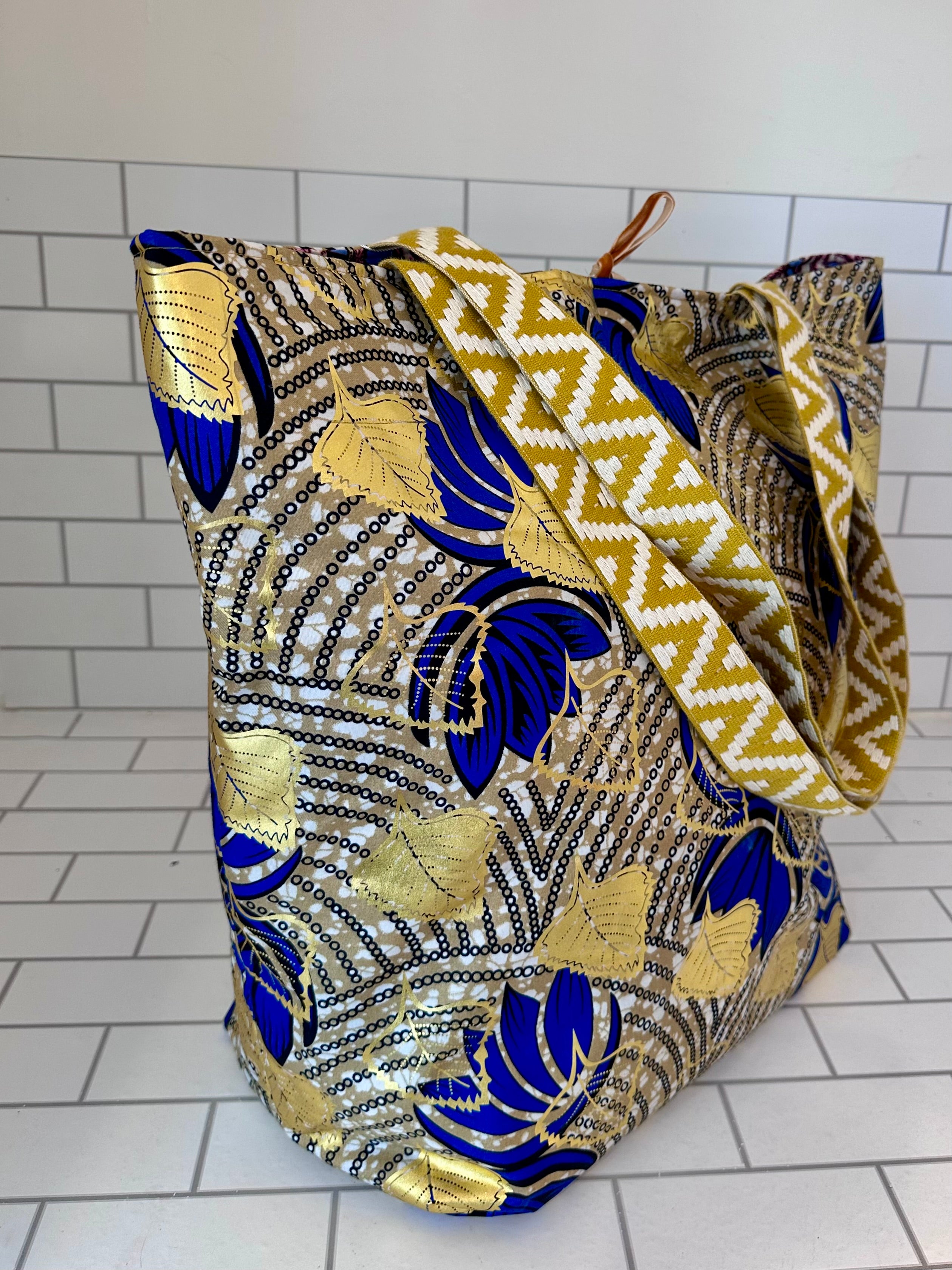 Tote in the City