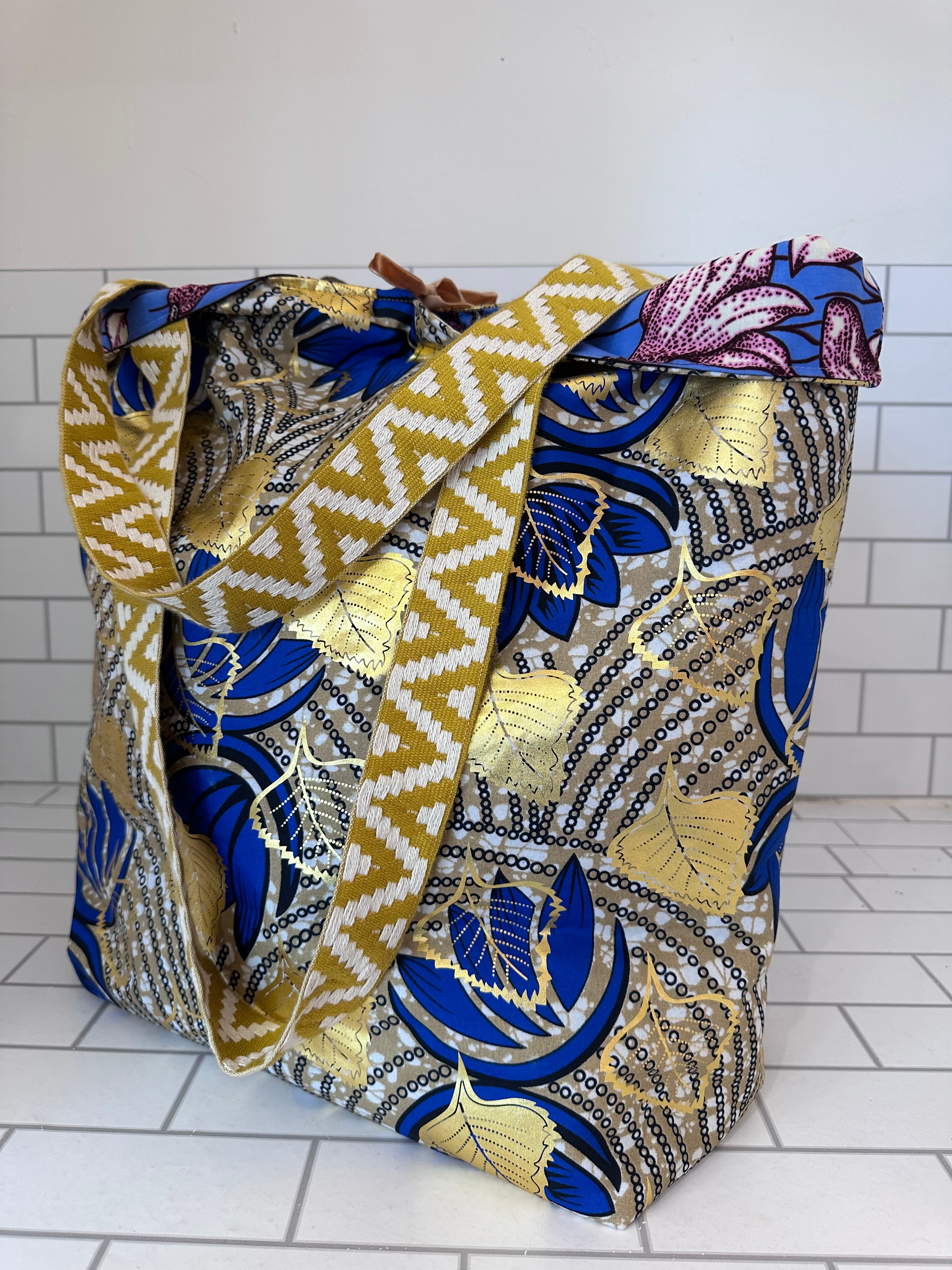 Tote in the City