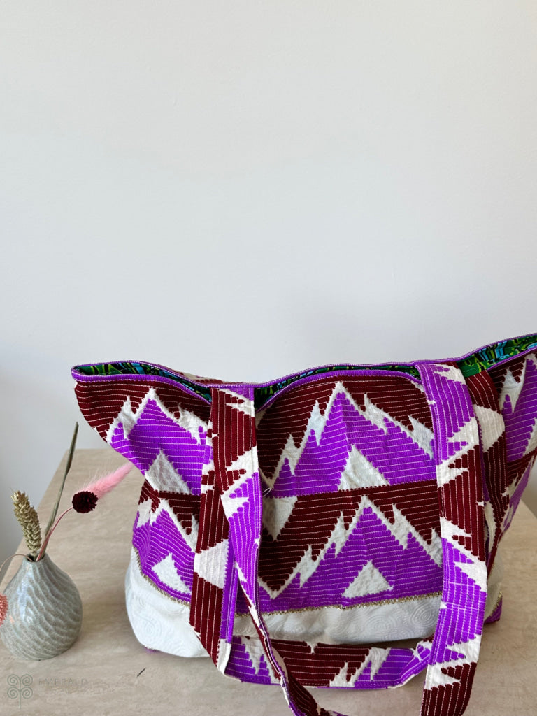Tote of Joy Cliffs / M Tote Bag